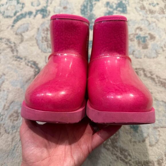 UGG Classic Clear Mini Boot in Hot Pink (Dragon Fruit) Girls Size 5 - Picture 6 of 10